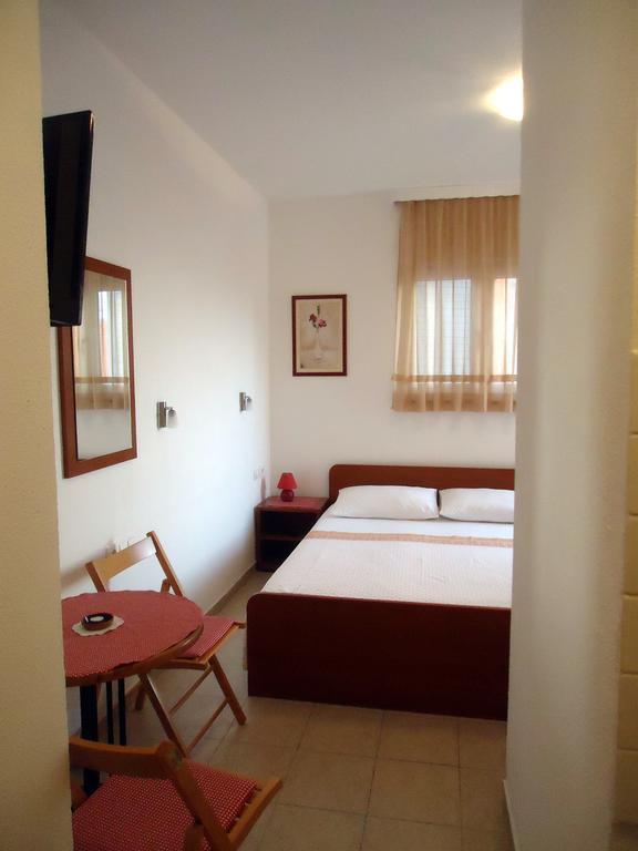Apartments Mandic Tučepi Rum bild