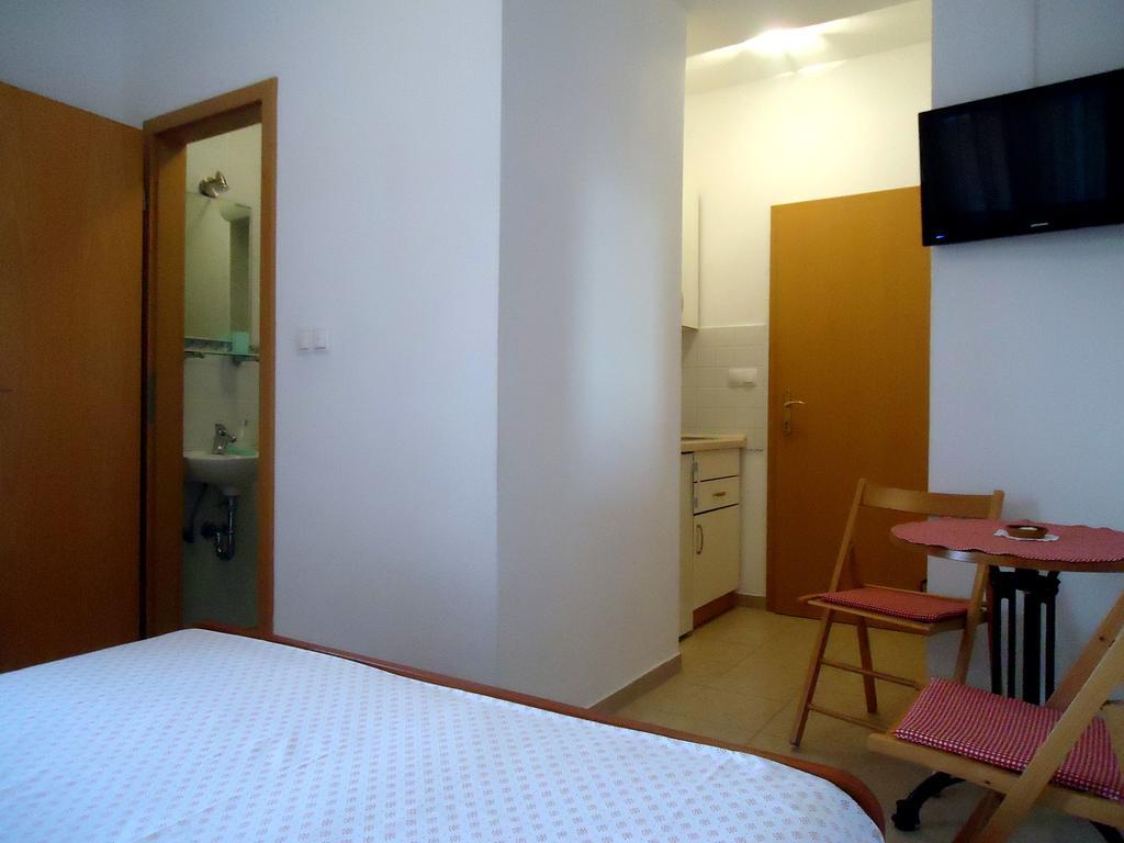 Apartments Mandic Tučepi Rum bild