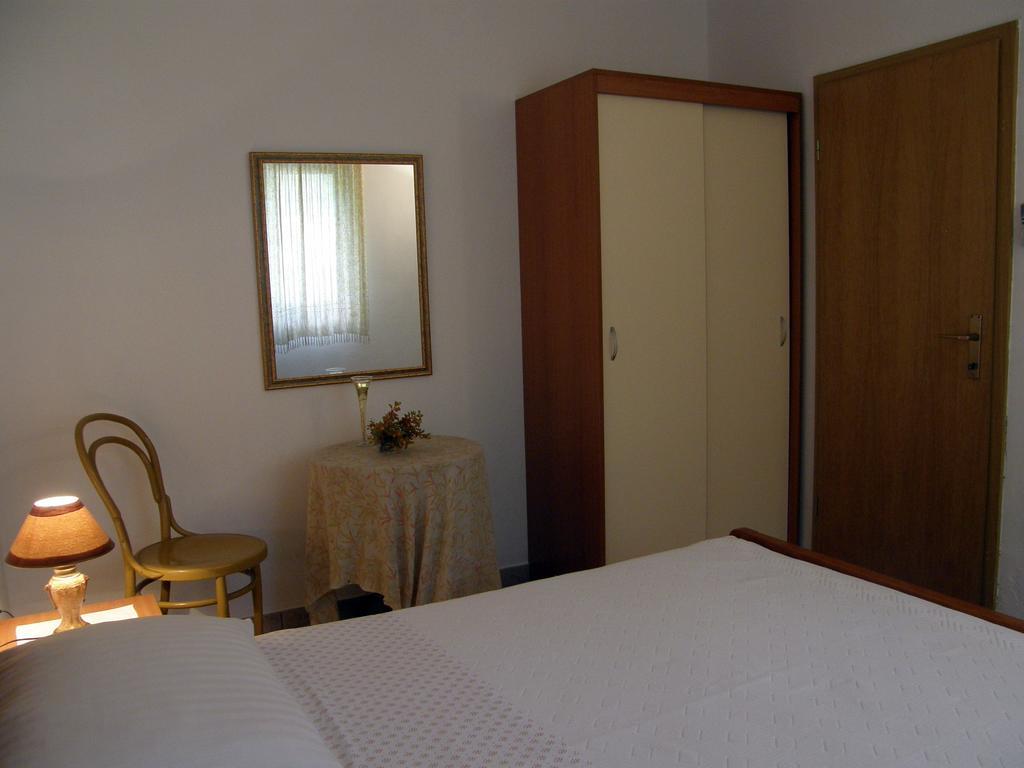 Apartments Mandic Tučepi Rum bild